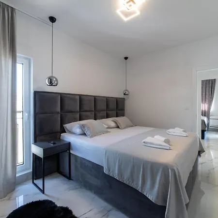 Vagabundo Beachfront 2 - Luxury - Sea Views - Free Parking Apartman Trogir