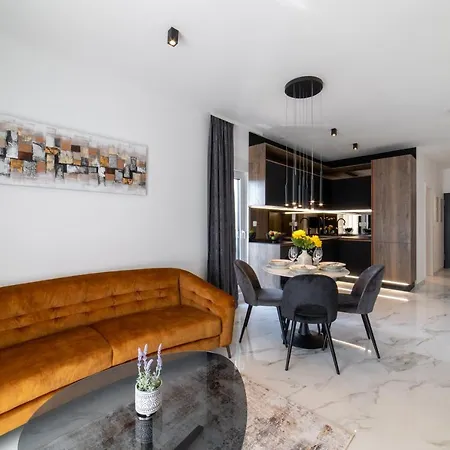 Vagabundo Beachfront 2 - Luxury - Sea Views - Free Parking * Trogir