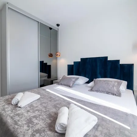 Apartman Vagabundo Beachfront 2 - Luxury - Sea Views - Free Parking Trogir